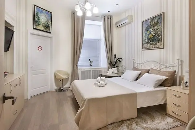Tek Büyük Yataklı Oda, Sigara İçilmez, Küçük Mutfak