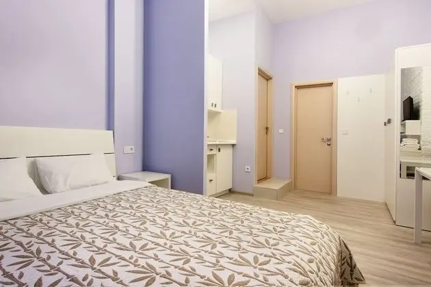 Tek Büyük Yataklı Oda, Sigara İçilmez, Küçük Mutfak