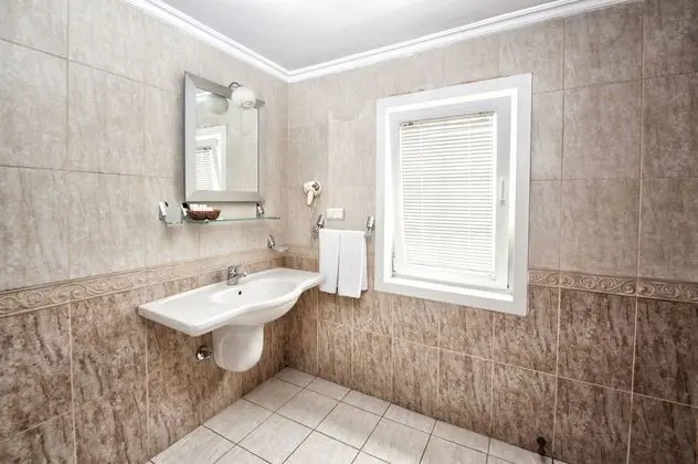 Bathroom sink