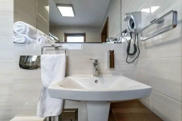 Comfort Tek Büyük veya İki Ayrı Yataklı Oda, Balkon