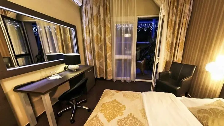 Deluxe Business Room with Terrace