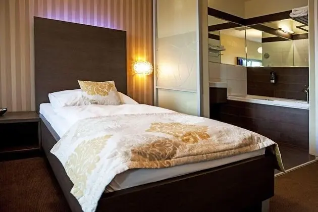 Deluxe Business Room with Terrace