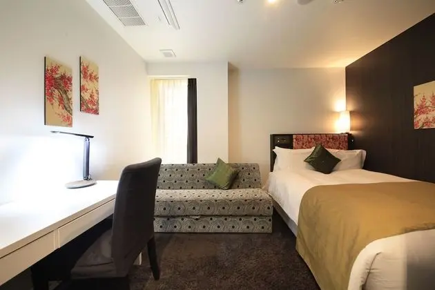 Superior Tek Büyük Yataklı Oda, Sigara İçilebilir (1 Double Bed, Sofa bed for 3rd Adult)