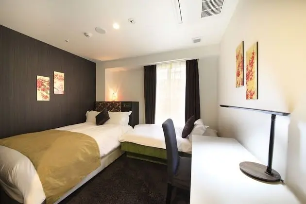 Superior Tek Büyük Yataklı Oda, Sigara İçilebilir (1 Double Bed, Sofa bed for 3rd Adult)