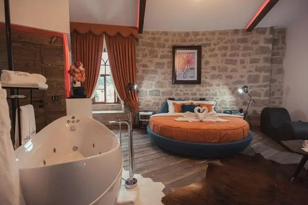 Jakuzili Suit Oda, Bahçe Manzaralı
