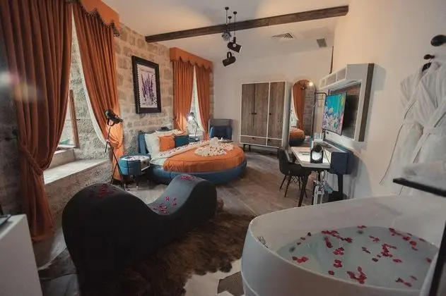 Jakuzili Suit Oda, Bahçe Manzaralı