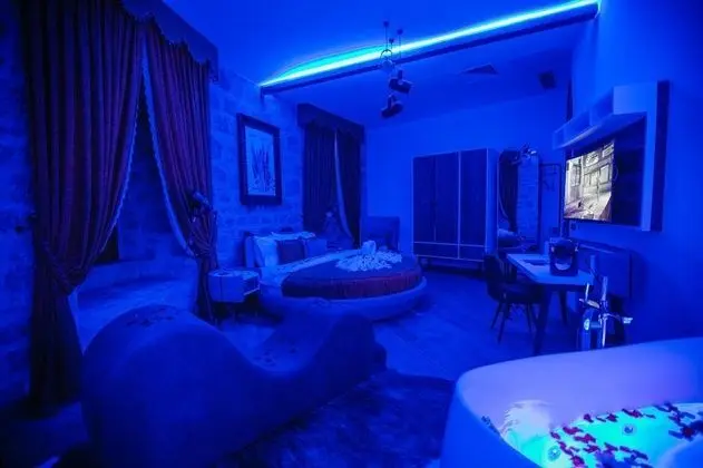 Jakuzili Suit Oda, Bahçe Manzaralı
