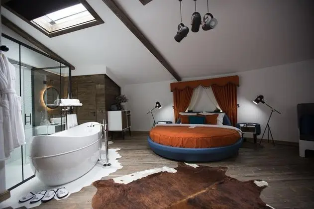 Queen Suite, Manzarasız
