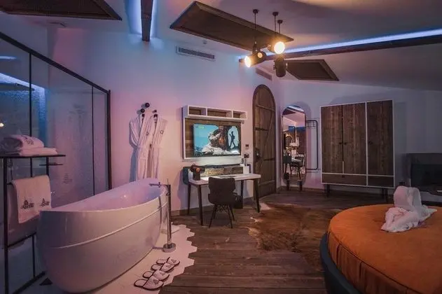 Queen Suite, Manzarasız