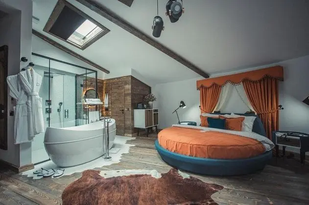 Queen Suite, Manzarasız