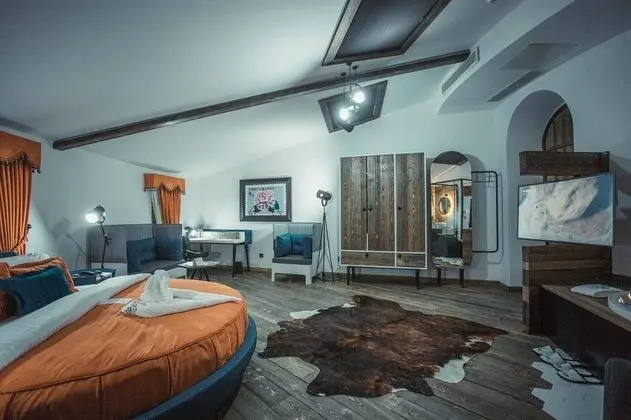 Queen Suite, Manzarasız