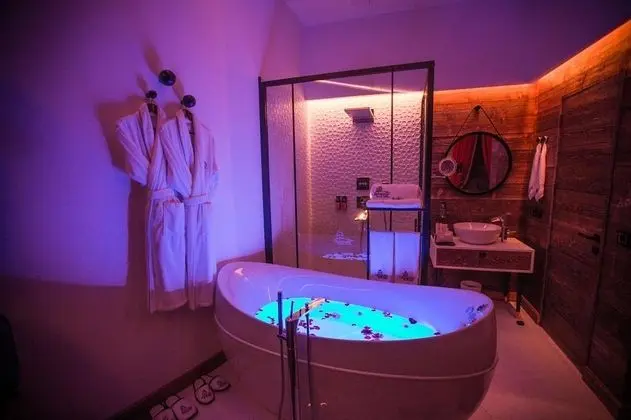 Queen Suite, Manzarasız