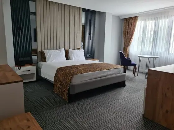 Classic Tek Büyük Yataklı Frenchbed Oda, Kısmi Deniz Manzaralı, Fransız Balkonlu