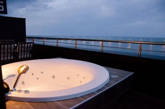 Suite, Deniz Manzaralı, Jakuzili