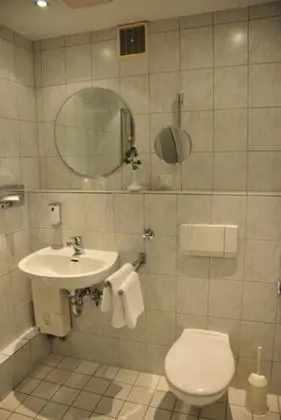 Üç Kişilik Oda