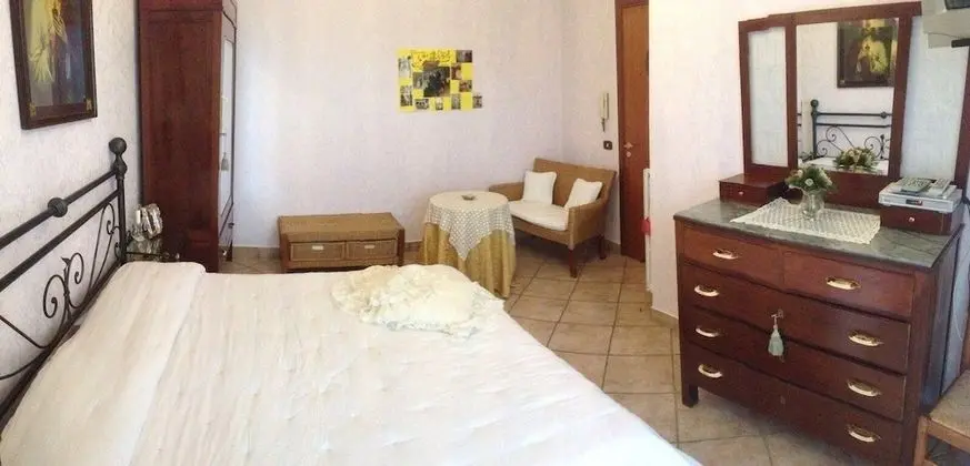 Tek Büyük Yataklı Oda, Ortak Banyo