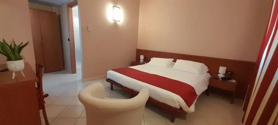 Büyük Yataklı Tek Kişilik Oda, 1 Çift Kişilik Yatak