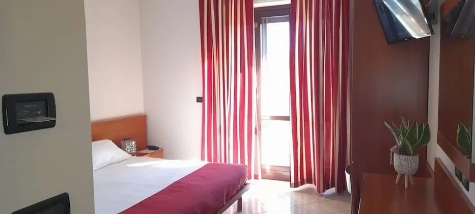 Tek Büyük Yataklı Oda, 1 Çift Kişilik Yatak