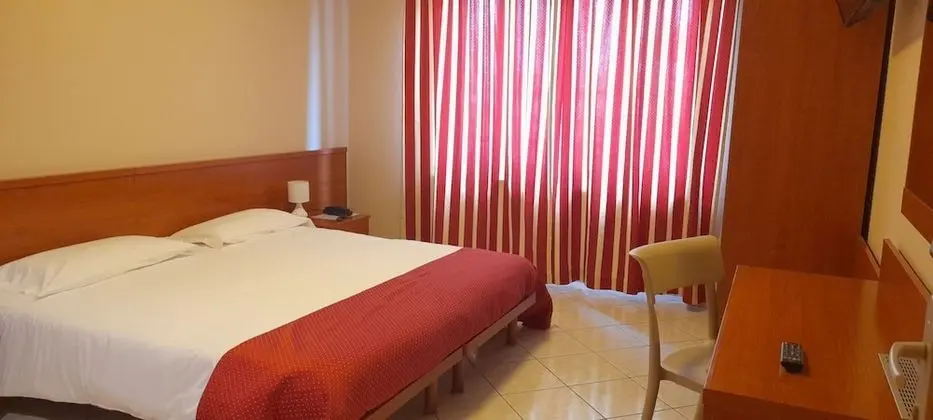 Tek Büyük Yataklı Oda, 1 Çift Kişilik Yatak