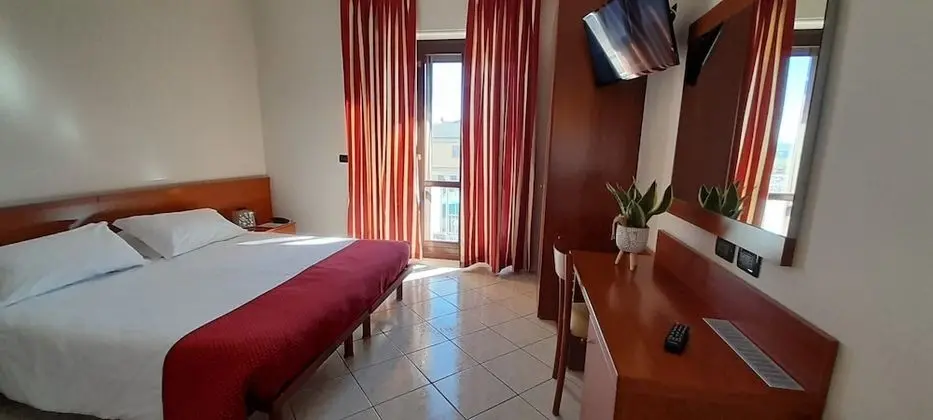 Tek Büyük Yataklı Oda, 1 Çift Kişilik Yatak