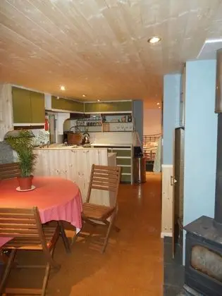 Kulübe (upcycled static caravan)