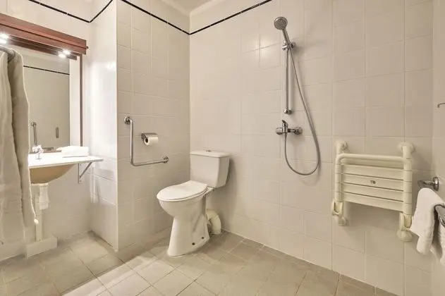 Engellilere uygun banyo