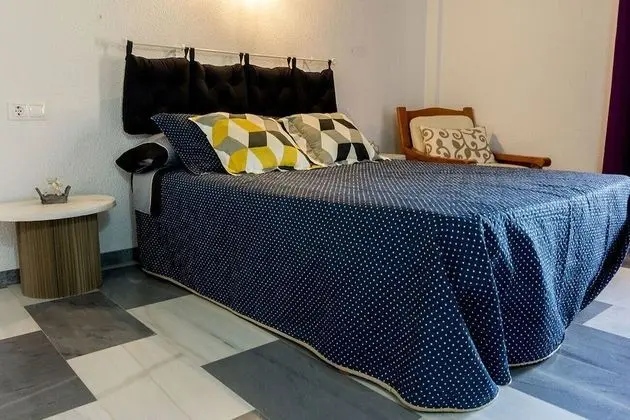 Basic Büyük Yataklı Tek Kişilik Oda