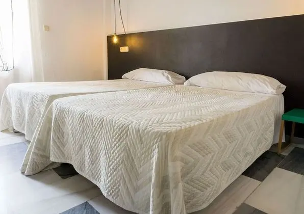 Basic Büyük Yataklı Tek Kişilik Oda