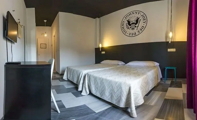 Basic Tek Büyük Yataklı Oda