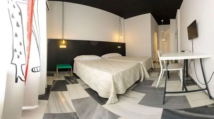 Basic Üç Kişilik Oda