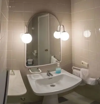 Basic Üç Kişilik Oda