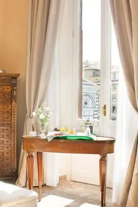 Deluxe Tek Büyük veya İki Ayrı Yataklı Oda, Balkon