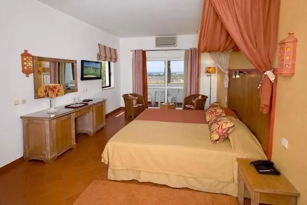 1 Çift Kişilik Veya 2 Tek Kişilik Yatak Garden View