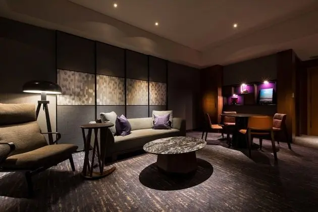 Süit, Sigara İçilmez (Corner Suite)