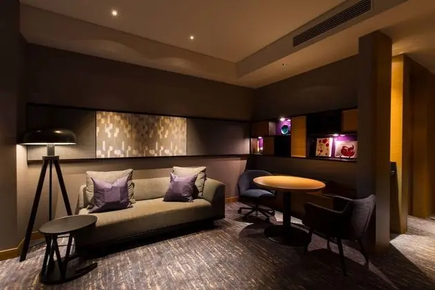 Süit, Sigara İçilmez (Corner Suite)