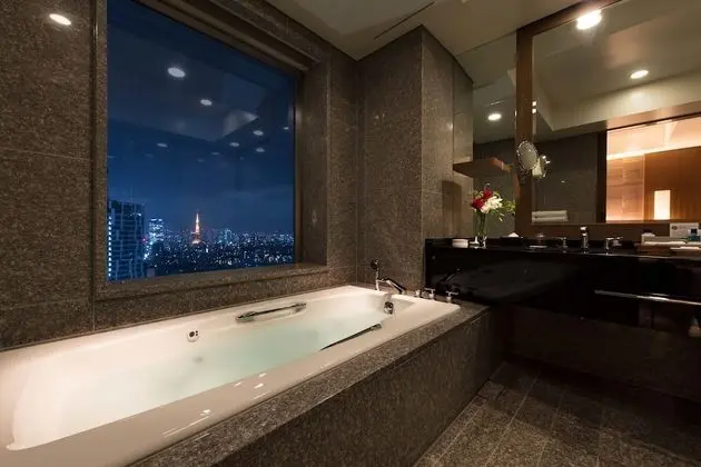 Süit, Sigara İçilmez (Corner Suite)