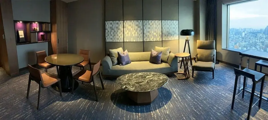 Süit, Sigara İçilmez (Corner Suite)