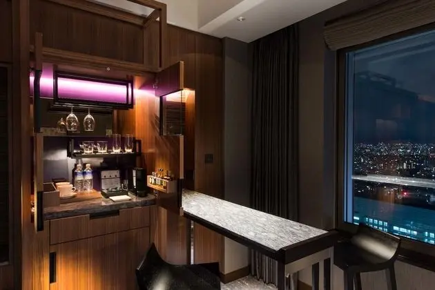 Süit, Sigara İçilmez (Corner Suite)