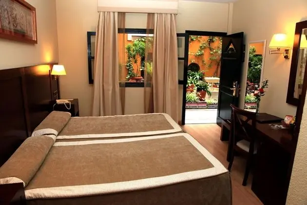 Tek Büyük Yataklı Oda (with sofa bed)
