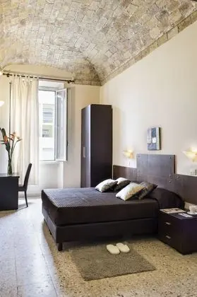 Tek Büyük veya İki Ayrı Yataklı Oda, Ortak Banyo