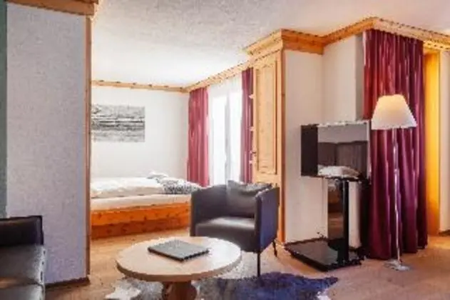 JUNIOR SUITE