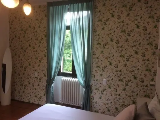 Tek Büyük veya İki Ayrı Yataklı Oda, Ortak Banyo (Tina)