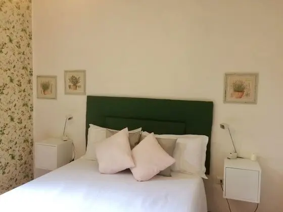 Tek Büyük veya İki Ayrı Yataklı Oda, Ortak Banyo (Tina)