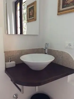 Tek Büyük veya İki Ayrı Yataklı Oda, Ortak Banyo (Tina)