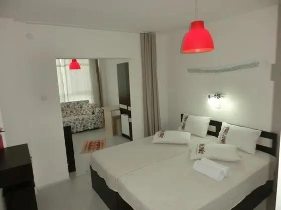 Aile Odası, Bahçe Manzaralı