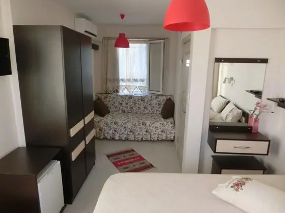 Aile Odası, Bahçe Manzaralı