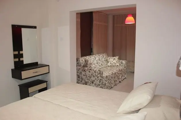 Aile Odası, Bahçe Manzaralı