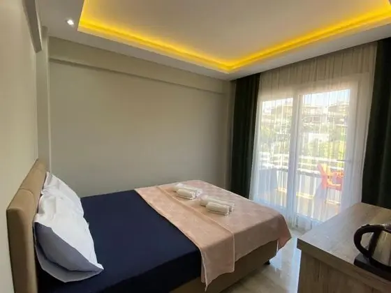 Çift Kişilik, Kara veya Havuz Manzaralı, Balkonlu