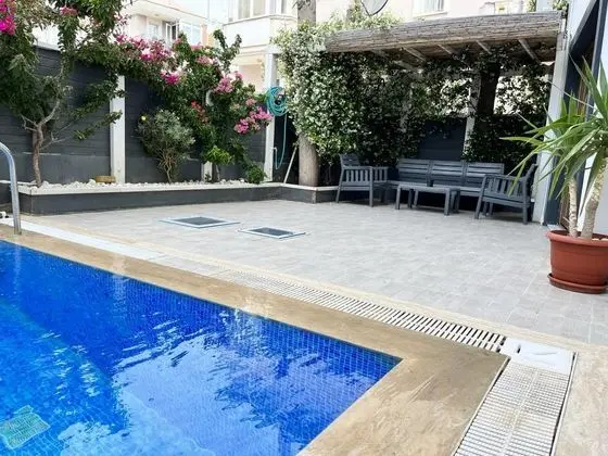 Havuz Bağlantılı Deluxe Oda, Havuz Manzaralı, Bahçe Katı