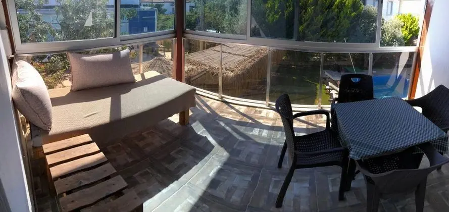 Aile Odası, Havuz Manzaralı
